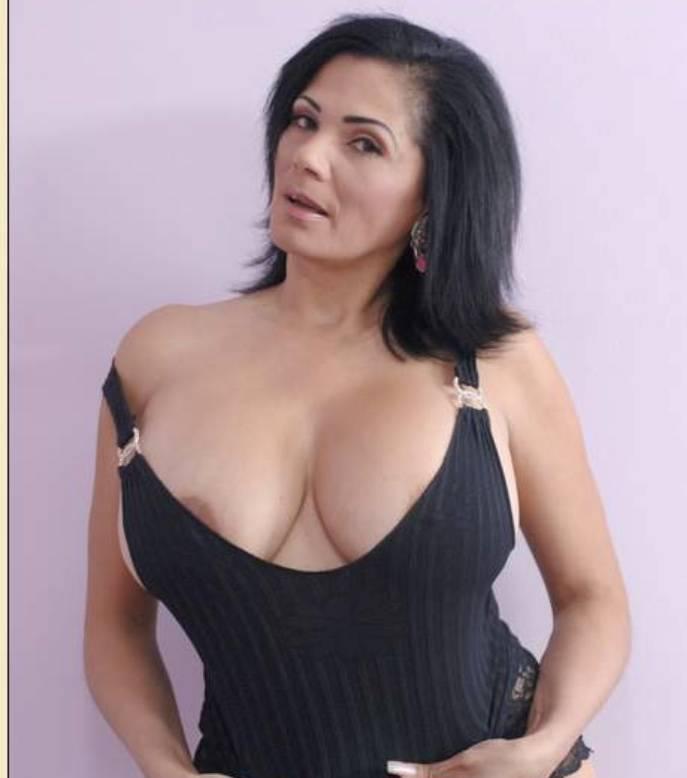 Scarlett the Sensual wants to play!