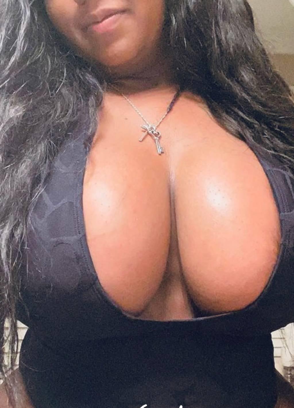 UPSCALE sexy curvy ebony