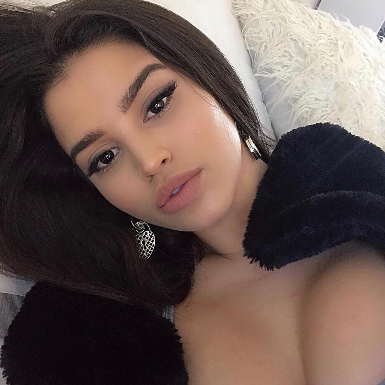 I’m down for fun & naughty stuffs HMU on (719) 890-2208 or snap Pweet21