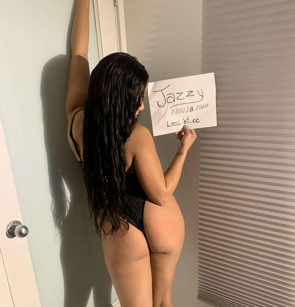 Kelowna 31-2! Colombian slutt cum party with me New Years