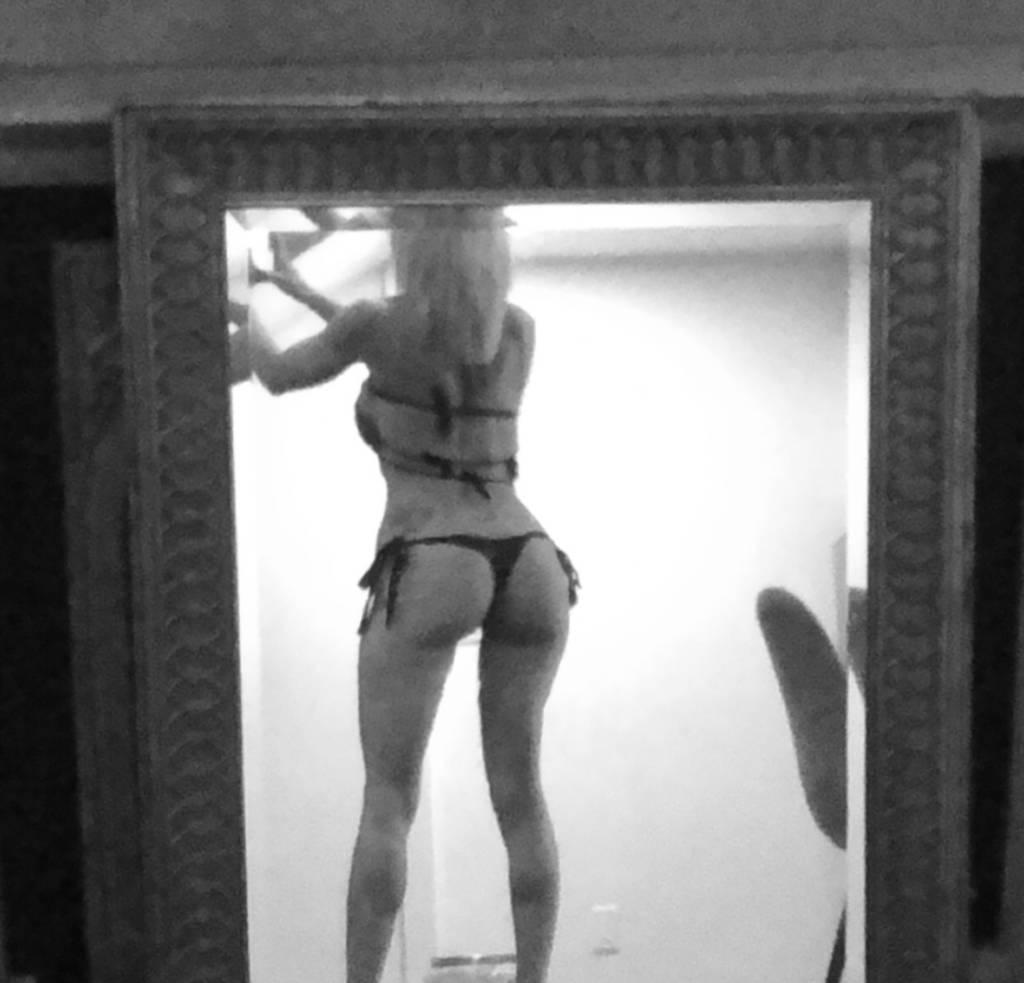 mandy.. 2 days left cum have some fun petite & discree