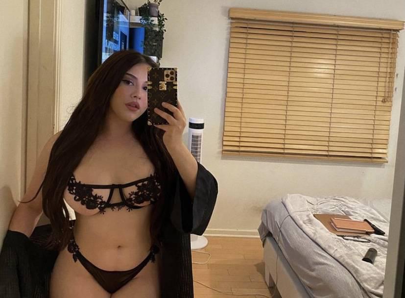 𝐏𝐀𝐑𝐓𝐘 𝐆𝐈𝐑𝐋ready to playthick barbie,thight kitty