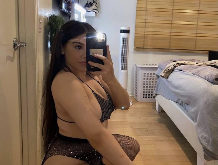 𝐏𝐀𝐑𝐓𝐘 𝐆𝐈𝐑𝐋ready to playthick barbie,thight kitty
