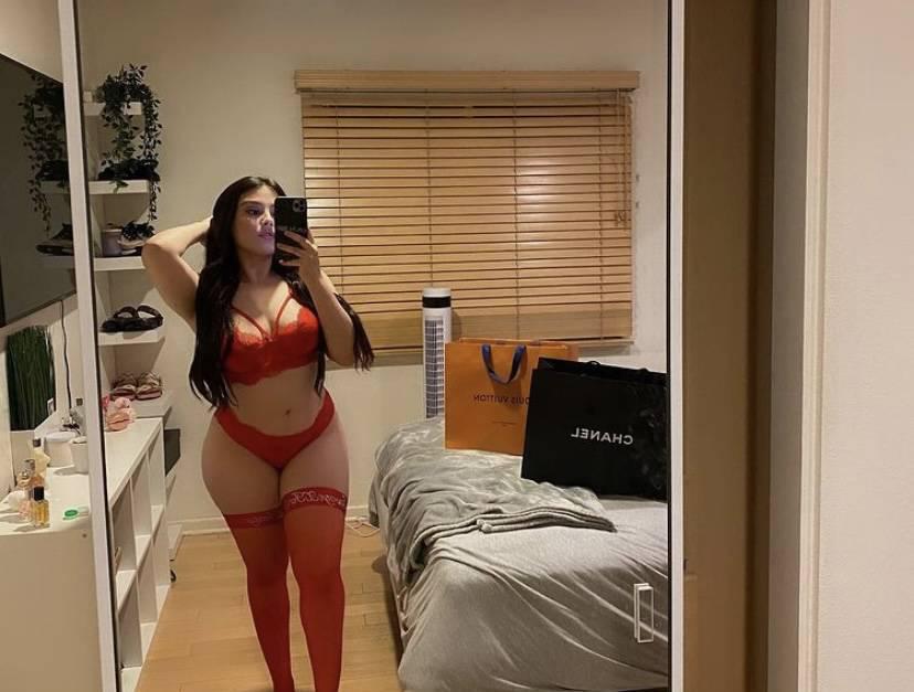 𝐏𝐀𝐑𝐓𝐘 𝐆𝐈𝐑𝐋ready to playthick barbie,thight kitty