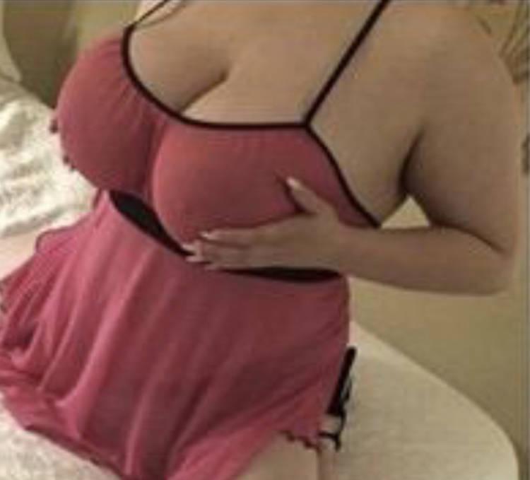(( INCALL SPECIALS ))*LETHBRIDGE ONLY*SEXY THICK REDHEAD