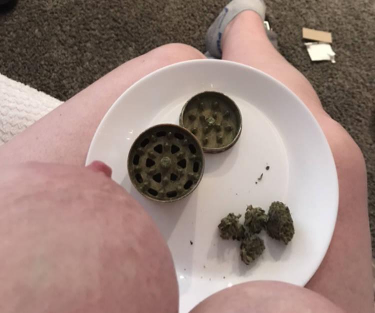 (( INCALL SPECIALS ))*LETHBRIDGE ONLY*SEXY THICK REDHEAD