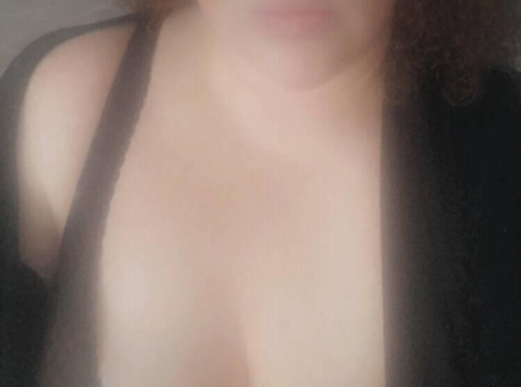 (( INCALL SPECIALS ))*LETHBRIDGE ONLY*SEXY THICK REDHEAD